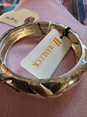 Manluck Silver-Tone Bracelet, 2.5” Dia., .5” Tall, (J0285)